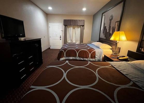 Super 8 by Wyndham Center 1