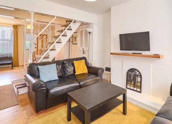 Host & Stay - Saint Peters 1