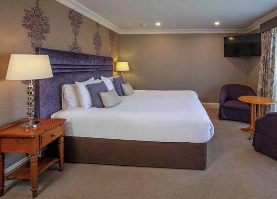 Knights Hill Hotel & Spa 1