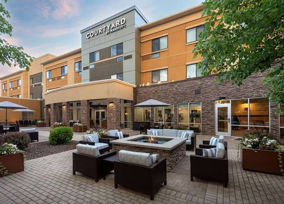 Courtyard Mankato Hotel & Event Center 1