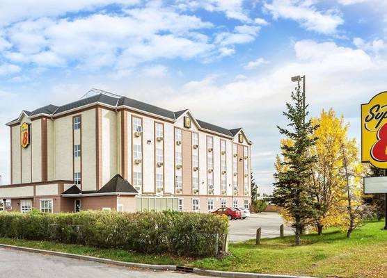 Super 8 by Wyndham Calgary/Airport 1