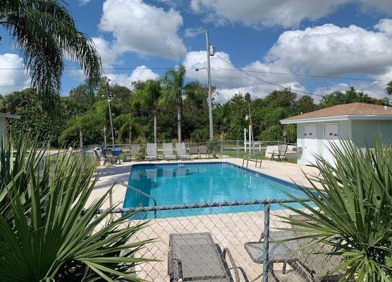 Sebastian Gardens Inn & Suites 1