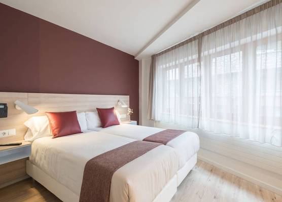 Hotel & Aparthotel Cosmos 1
