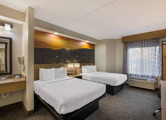 Clarion Pointe Sevierville-Pigeon Forge 1