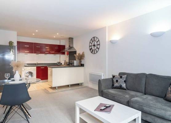 Cotels Centro Budget Busting Apartments! CENTRAL LOCATION, PARKING, FIBRE WIFI, SMART TV, FULLY EQUIPPED KITCHEN 1