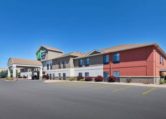 Holiday Inn Express & Suites THREE RIVERS by IHG 1