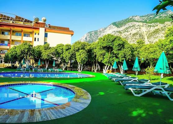 CASTLE PARK HOTEL 1