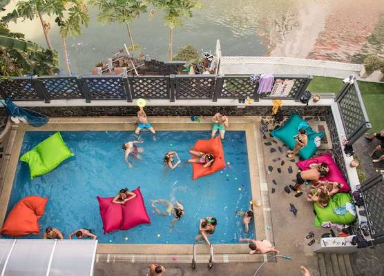 Mad Monkey Bangkok 1