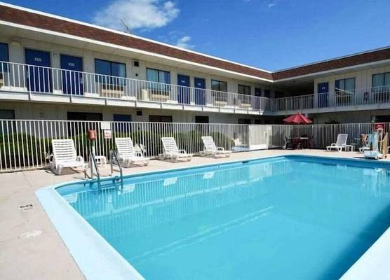 Motel 6 Windsor Locks, CT - Hartford 1