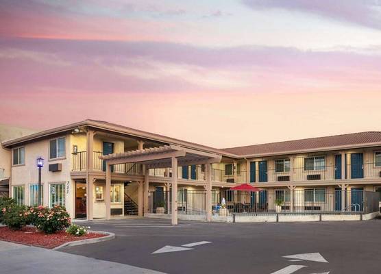 Best Western Hanford Inn 1