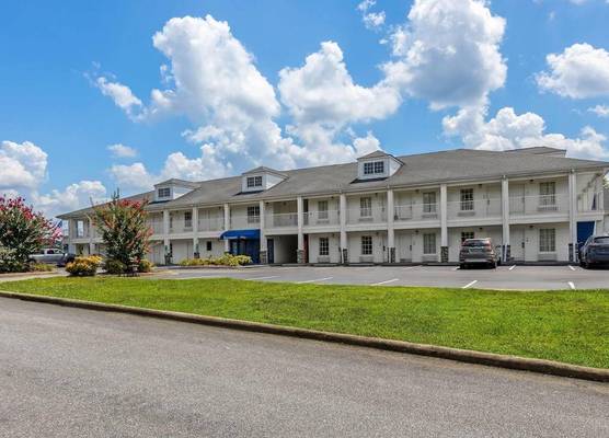 Baymont by Wyndham Forest City 1