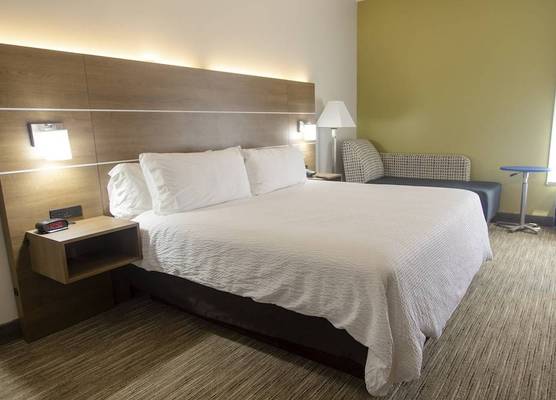 Holiday Inn Express MARSHFIELD (SPRINGFIELD AREA) by IHG 1
