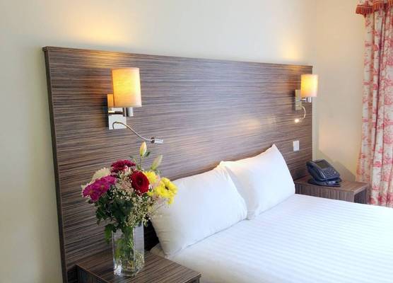 Ely House Hotel 1