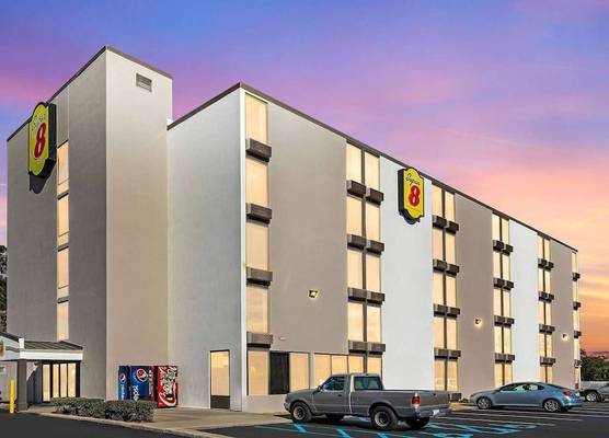 Super 8 by Wyndham Myrtle Beach/Market Common Area 1