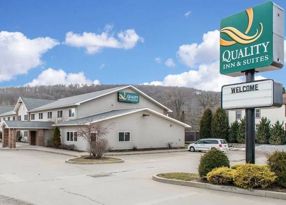 Quality Inn & Suites Titusville 1