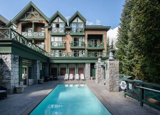 Pinnacle Hotel Whistler 1