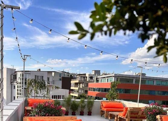 Graffiti Hotel Rooftop - Central Location 1