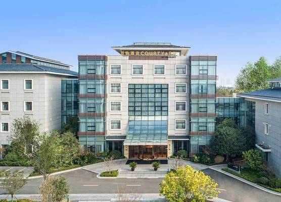 Courtyard by Marriott Wuxi Lihu Lake 1