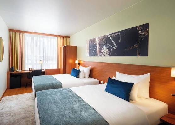 Leonardo Hotel Salzburg Airport 1