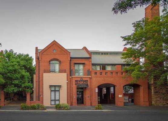 Majestic Old Lion Apartments 1