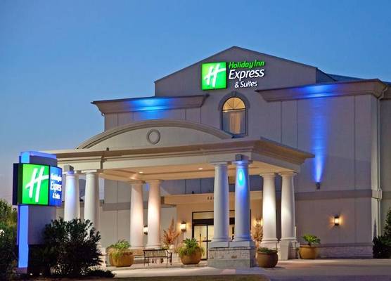 Holiday Inn Express & Suites COLLEGE STATION by IHG 1