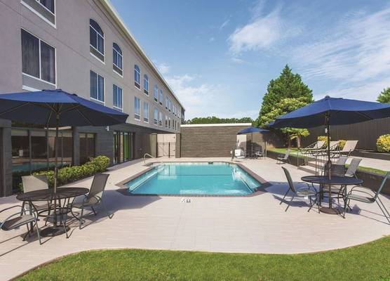 La Quinta by Wyndham Columbus North 1