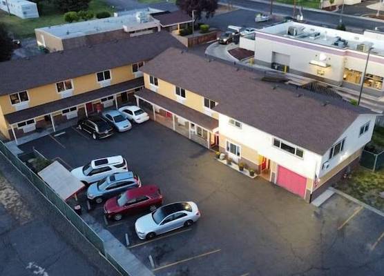 Townhouse Inn & Suites 1