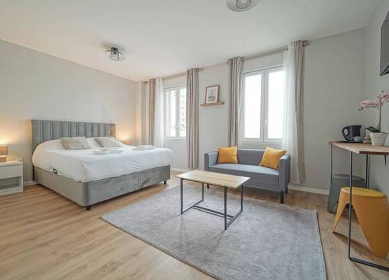 Hotel Trianon Saint Ouen 1