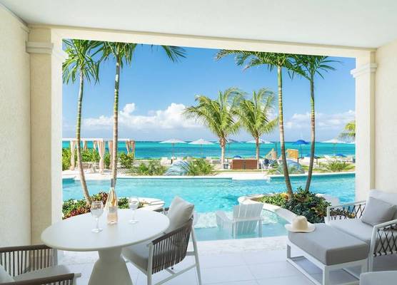 Beachfront at Windsong on the Reef 1