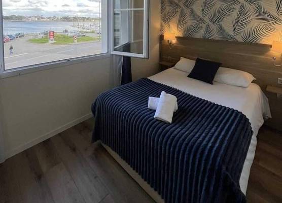 Couett'Hôtel Brest Port de plaisance, Les pieds dans l'eau 1