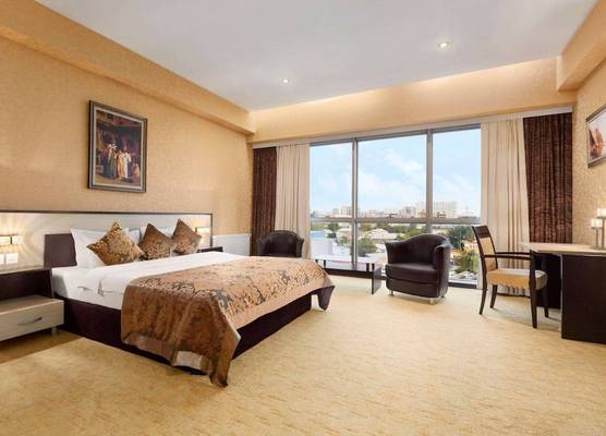 Days Hotel by Wyndham Baku 1