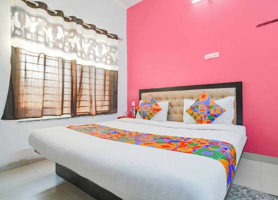 Fabexpress Royal Palace Inn 1