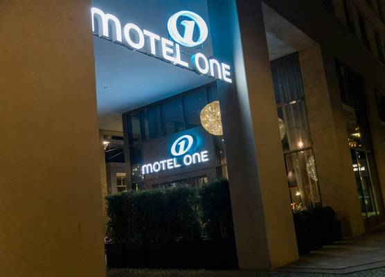 Motel One Dresden am Zwinger 1