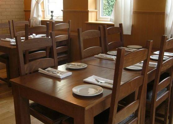 The Prince Albert Pub & Hotel with onsite FREE PARKING 2 minutes from Legoland 1