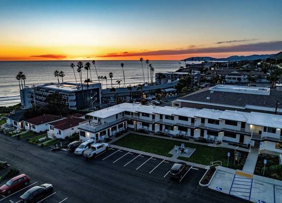 Tides Oceanview Inn and Cottages 1