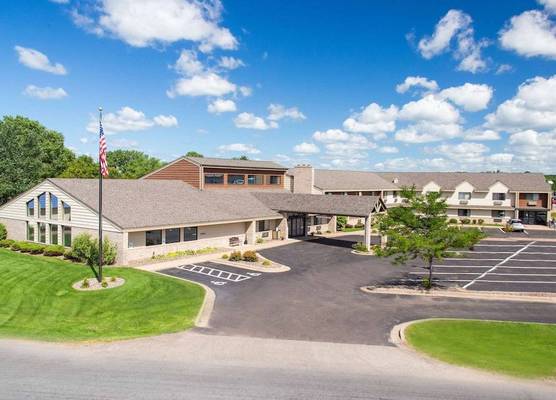 AmericInn by Wyndham Eau Claire 1