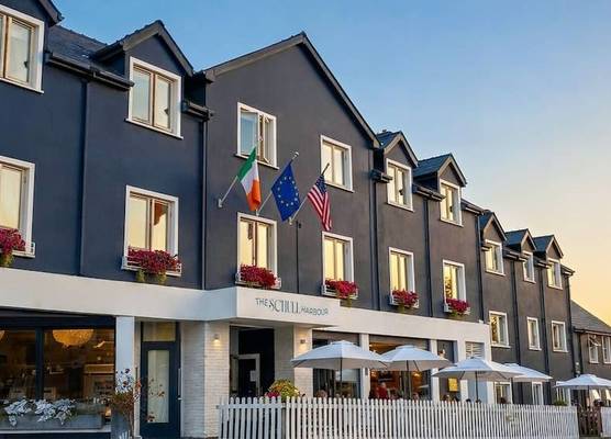 Schull Harbour Hotel 1