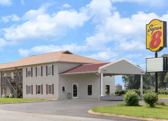 Super 8 by Wyndham Whiteville 1