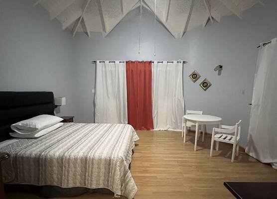 Studio Chateau - Manor Park, Kingston 8 1