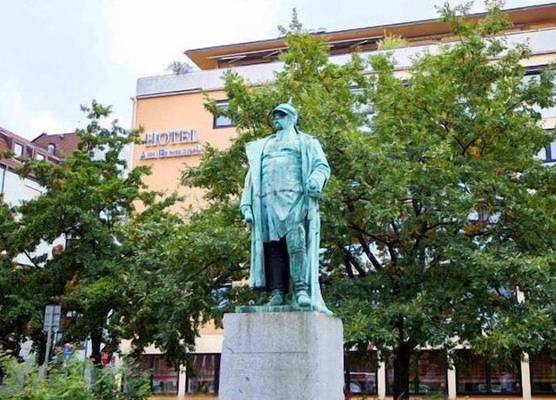 Am Bismarck 1