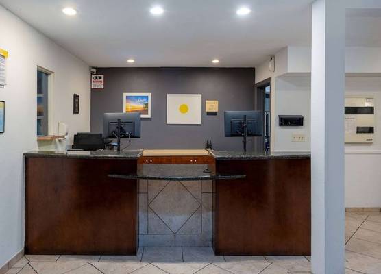 Days Inn by Wyndham Encinitas Moonlight Beach 1