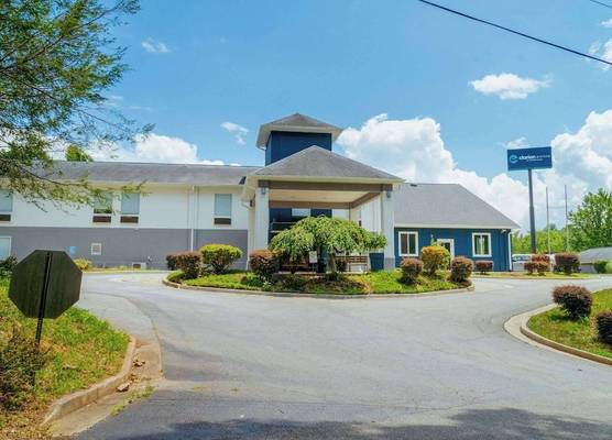 Clarion Pointe-Dillard near Blue Ridge Mountains 1