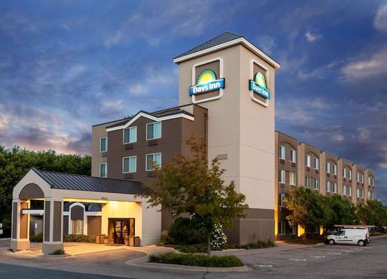 Days Inn by Wyndham Eagan Minnesota Near Mall of America 1