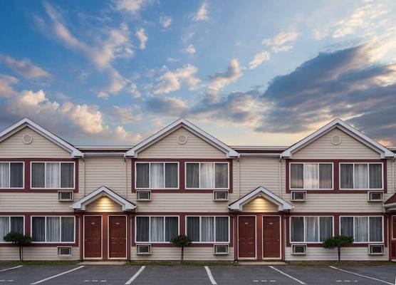 Travelodge by Wyndham Drummondville 1