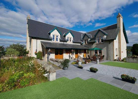 Daviot Lodge 1