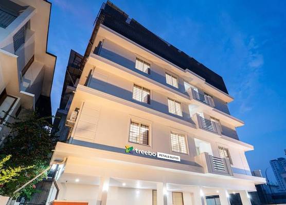 Treebo Petals Suites Marine Drive 1