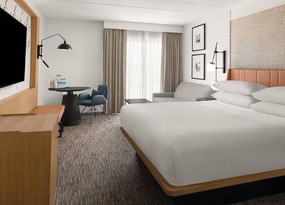 Sheraton Milwaukee Brookfield 1