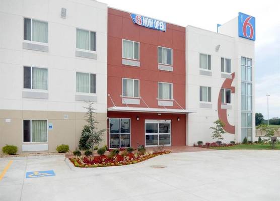 Motel 6-Tulsa, OK 1