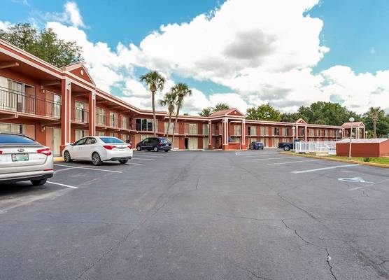 OYO Hotel Mustang Silver Spring FL 1