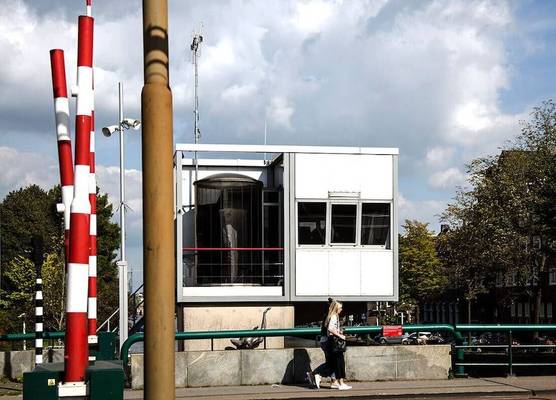 SWEETS - Wiegbrug 1